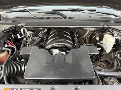 Used 2019 Chevrolet Suburban LT AWD/4WD image 46
