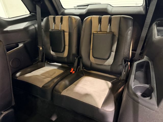 Used 2017 Ford Explorer XLT w/ Equipment Group 202A AWD/4WD image 28