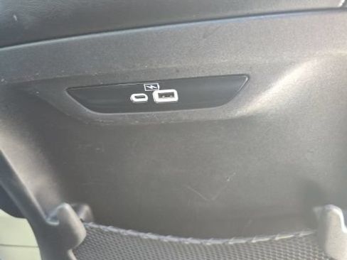 Used 2023 Chrysler Pacifica Touring-L FWD image 30