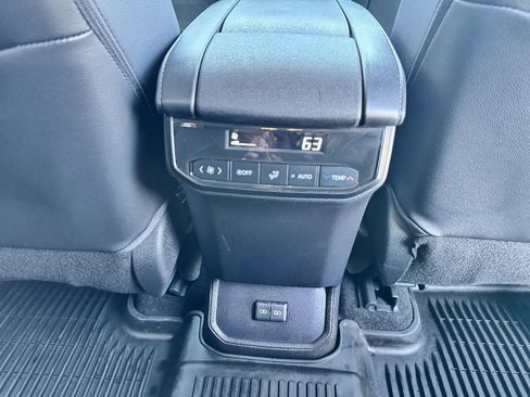 Used 2023 Toyota Highlander XLE image 22