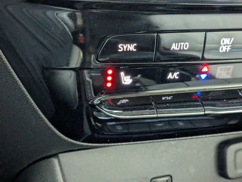 Used 2024 Buick Encore GX Avenir w/ Avenir Technology Package image 29