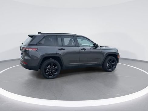Used 2024 Jeep Grand Cherokee Altitude AWD/4WD image 7