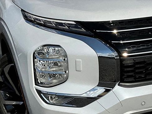 New 2025 Mitsubishi Outlander SEL image 32