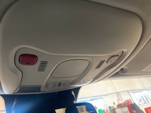 Used 2017 Jeep Renegade Limited image 20