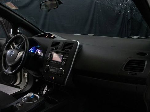 Used 2013 Nissan Leaf S w/ Charger Pkg image 14