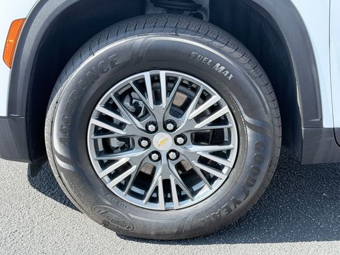 Used 2025 Chevrolet Traverse LT FWD image 34