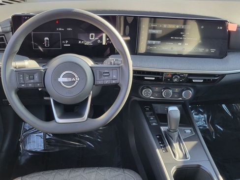 Used 2025 Nissan Kicks SV FWD image 4
