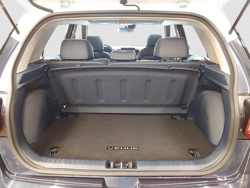 Used 2022 Hyundai Venue Limited FWD image 9