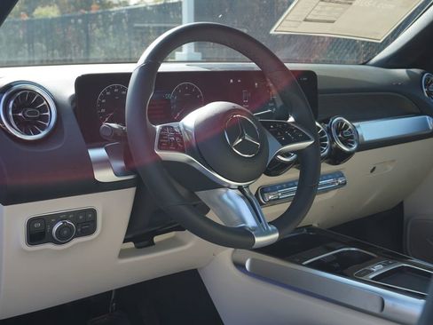 New 2026 Mercedes-Benz GLB 250 image 10