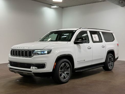 Used 2024 Jeep Wagoneer L Series II w/ Flexible Seating Group AWD/4WD image 28