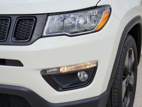 Used 2021 Jeep Compass Latitude FWD image 10
