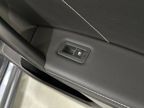 Used 2023 Volkswagen Tiguan SE R-Line image 39