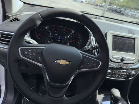 Used 2023 Chevrolet Equinox LT FWD image 9