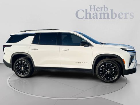 Used 2025 Chevrolet Traverse LT w/ Sun and Wheel Package AWD/4WD image 5