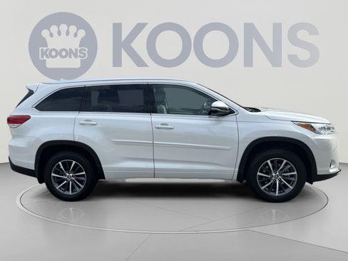Used 2018 Toyota Highlander XLE AWD/4WD image 8