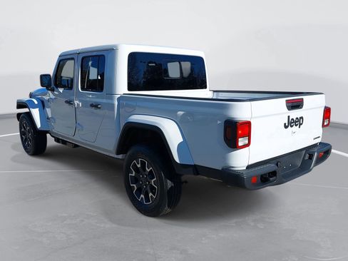 New 2026 Jeep Gladiator Sahara image 7