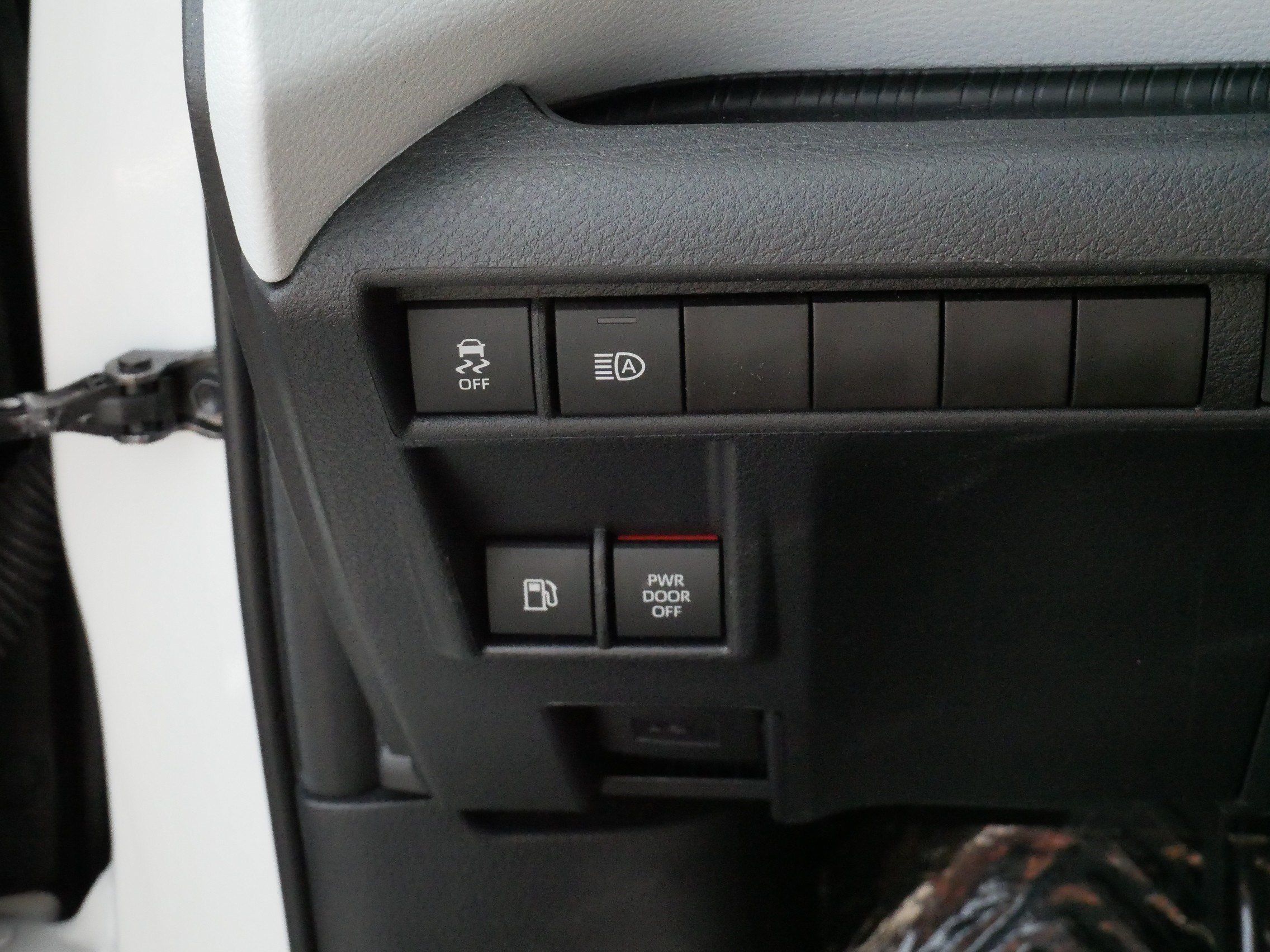 Certified 2026 Toyota Sienna LE FWD image 27