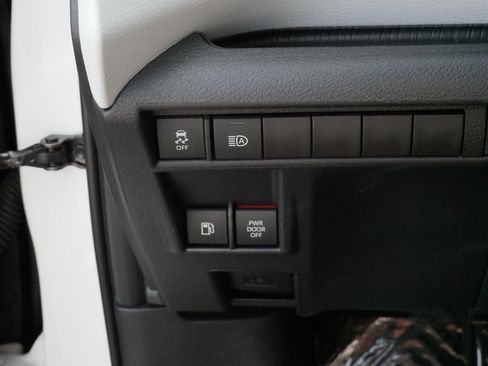 Certified 2026 Toyota Sienna LE FWD image 27