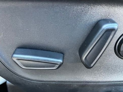 Used 2022 Ford Explorer XLT w/ Equipment Group 202A AWD/4WD image 13