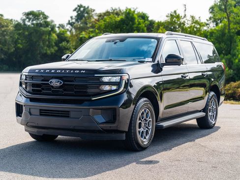 Used 2025 Ford Expedition Max Active RWD image 3