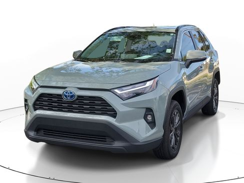 Used 2022 Toyota RAV4 XLE Premium image 3