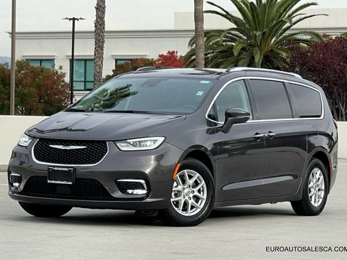 Used 2021 Chrysler Pacifica Touring-L image 47