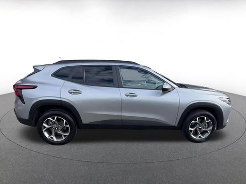 Used 2025 Chevrolet Trax LT w/ LT Convenience Package FWD image 16