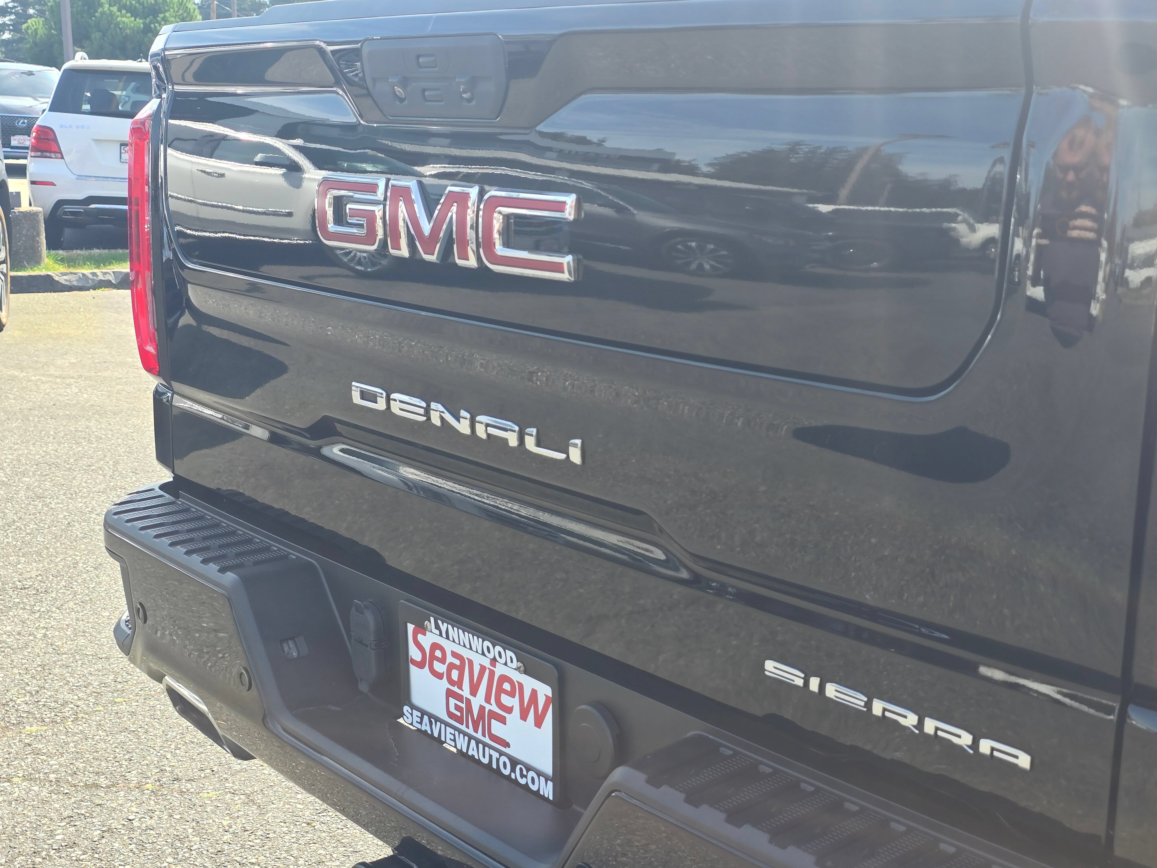 Used 2019 GMC Sierra 1500 Denali w/ Technology Package AWD/4WD image 13