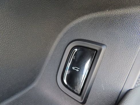 Used 2024 Cadillac Lyriq Luxury image 15