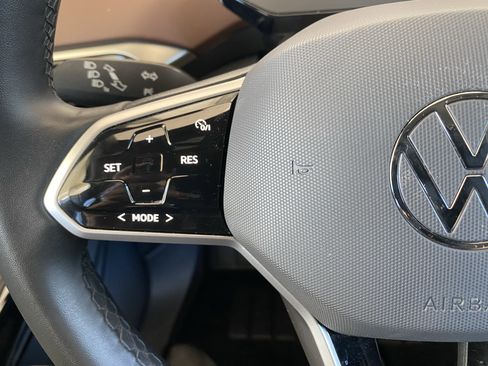 Used 2024 Volkswagen ID.4 2WD image 9