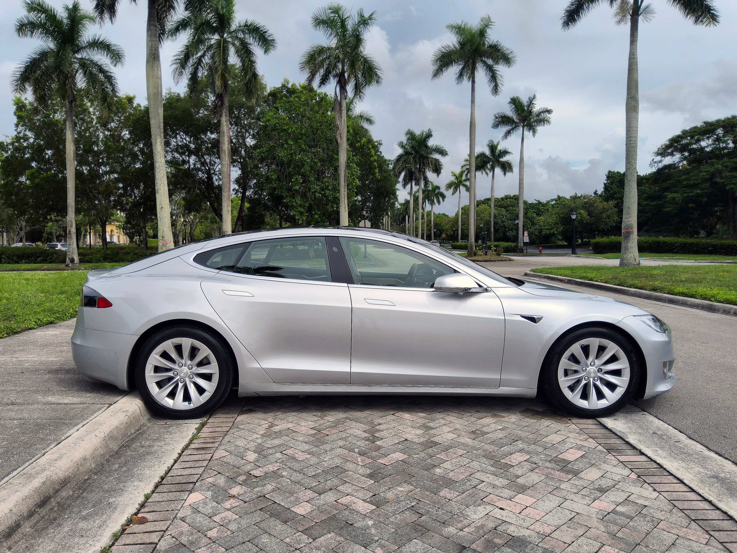 Used 2017 Tesla Model S 100D AWD/4WD image 22