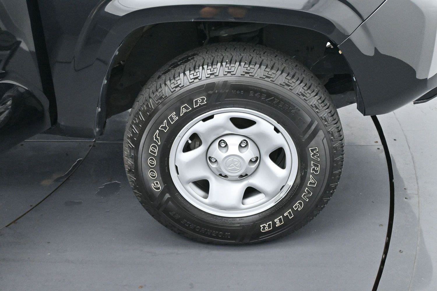 Used 2023 Toyota Tacoma SR w/ SR Convenience Package RWD image 28
