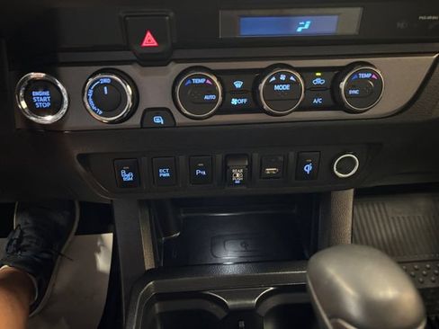 Used 2022 Toyota Tacoma TRD Sport w/ Technology Package AWD/4WD image 21