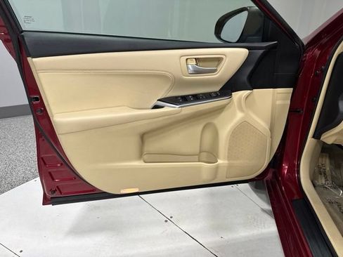 Used 2015 Toyota Camry XLE w/ Moonroof Package FWD image 12
