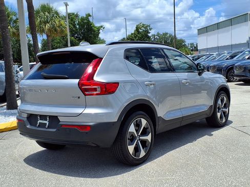 Used 2023 Volvo XC40 B5 Plus w/ Driver Assist Package AWD/4WD image 7