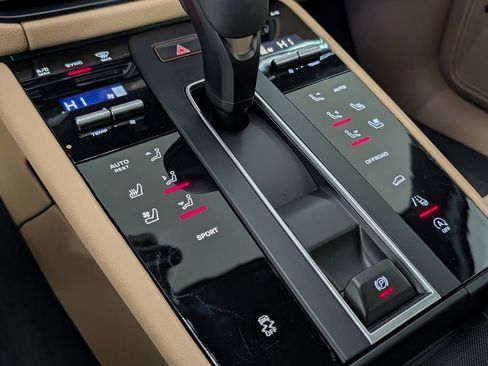 New 2026 Porsche Macan AWD/4WD image 33