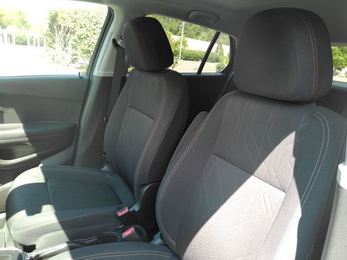 Used 2020 Chevrolet Trax LT AWD/4WD image 11