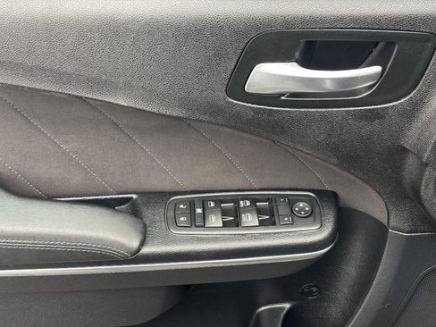 Used 2015 Dodge Charger SXT image 11