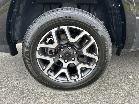 Used 2025 RAM 1500 Laramie image 33