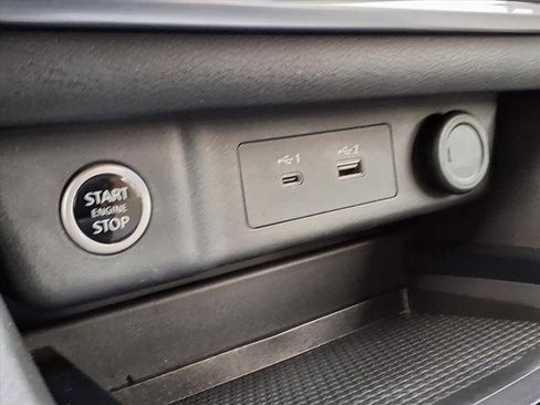 Used 2023 Nissan Rogue SV image 12