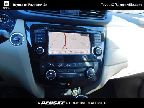 Used 2018 Nissan Rogue SL image 9