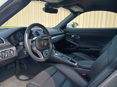 Used 2017 Porsche 718 Boxster RWD image 4