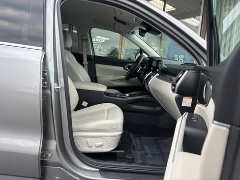 Used 2023 Kia Sorento EX image 23