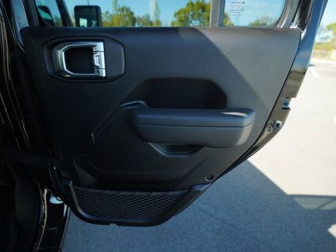 New 2025 Jeep Gladiator Sport image 22