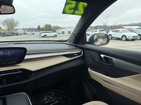 Used 2025 Buick Enclave Preferred image 22