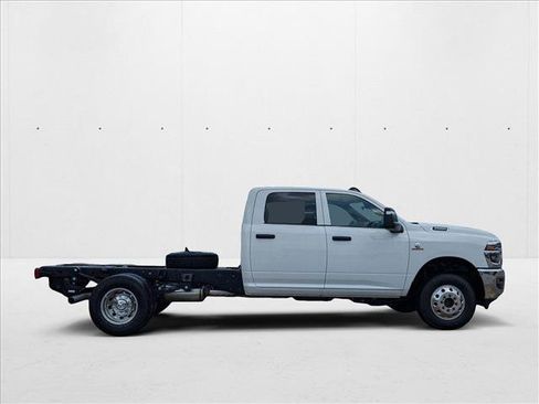 New 2025 RAM 3500 Tradesman w/ Chrome Appearance Group AWD/4WD image 4