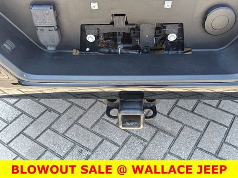 Used 2022 Chevrolet Silverado 1500 LT Trail Boss w/ LT Trail Boss Premium Package AWD/4WD image 9