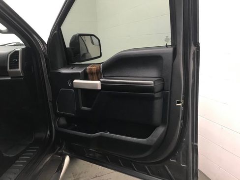 Used 2019 Ford F150 Lariat image 32