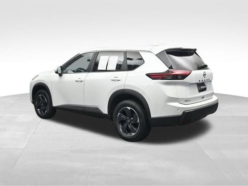 Used 2025 Nissan Rogue SV FWD image 3