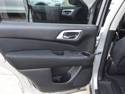 Used 2017 Nissan Pathfinder S image 28
